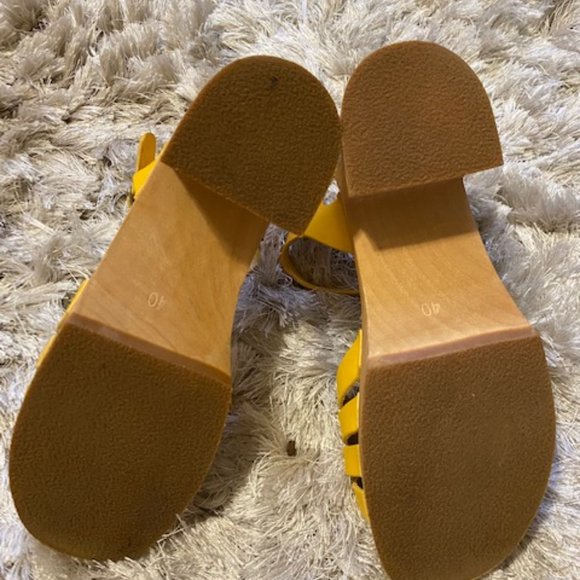 Swedish Hasbeens Heart Medallion Clogs Wooden Leather Sandals Size 40 (9) Yellow - Picture 4 of 10